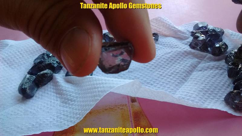 High quality rough Tanzanite gemstone